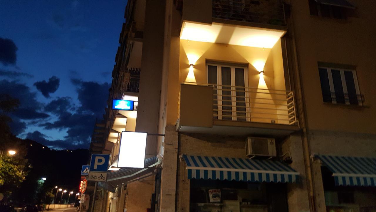 Albergo Aduepassi & Servizio Bike Shuttle Finale Ligure Exteriör bild