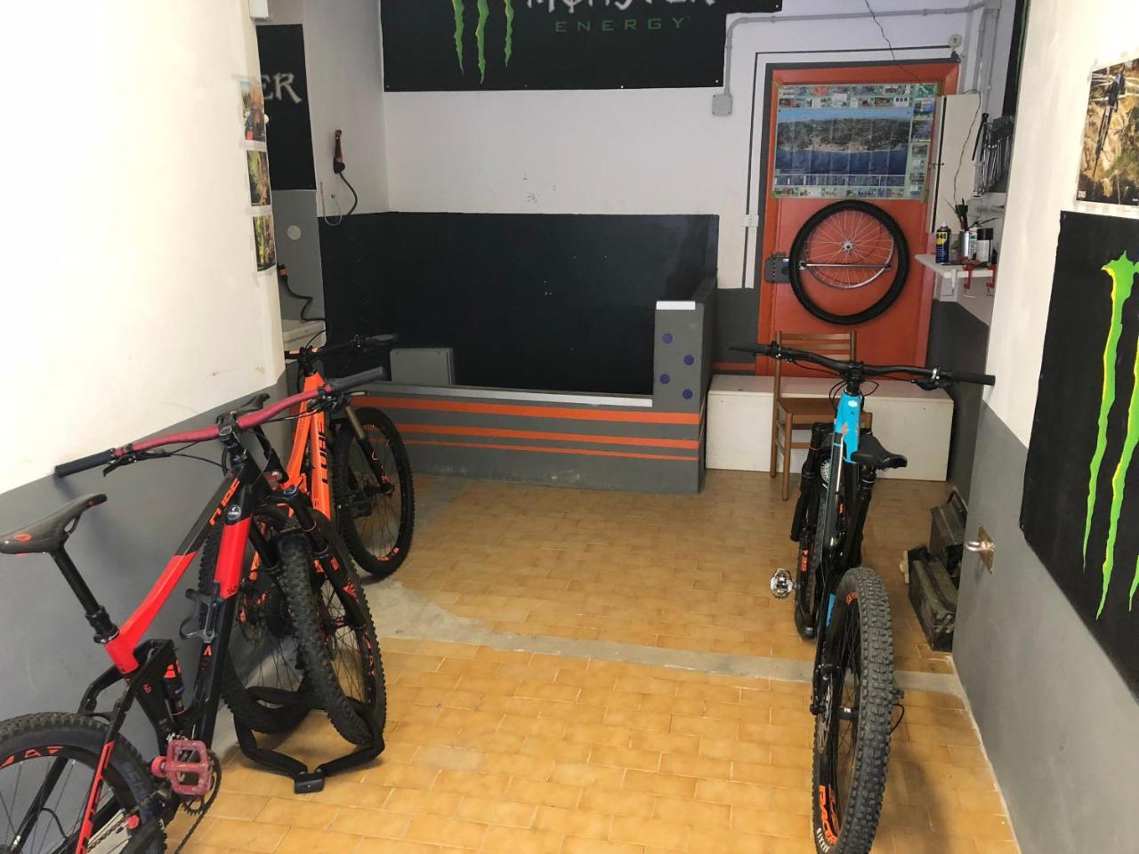 Albergo Aduepassi & Servizio Bike Shuttle Finale Ligure Exteriör bild