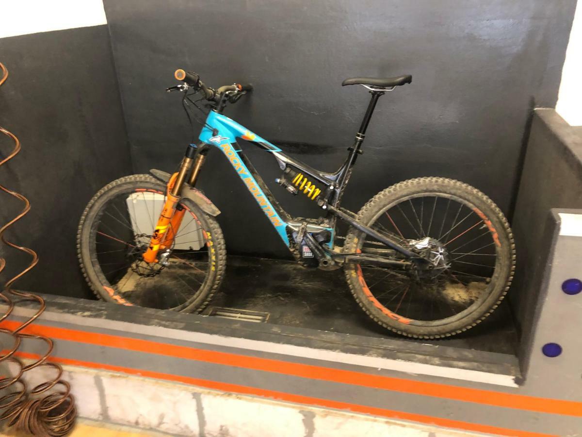Albergo Aduepassi & Servizio Bike Shuttle Finale Ligure Exteriör bild