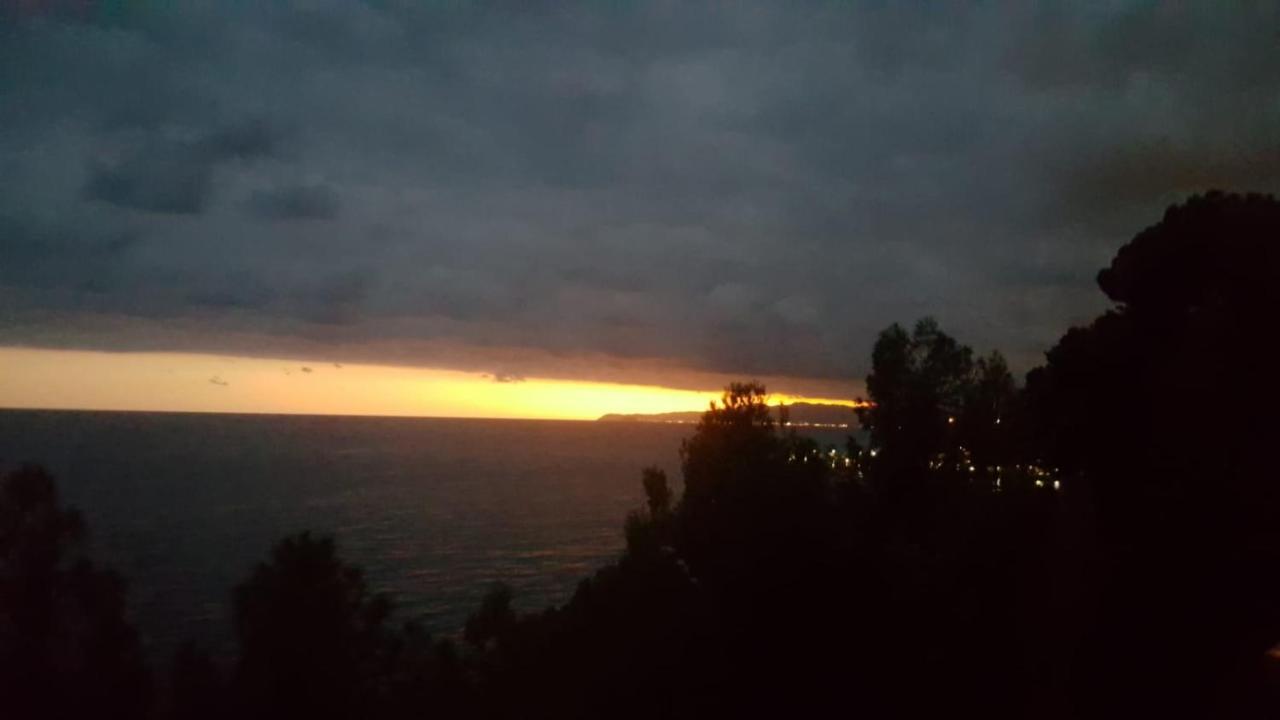 Albergo Aduepassi & Servizio Bike Shuttle Finale Ligure Exteriör bild
